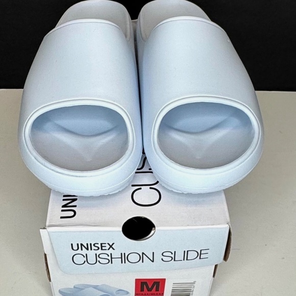 New 32 Degrees Unisex Smooth Cushion Slides Blue Cool Sandals - Picture 3 of 7